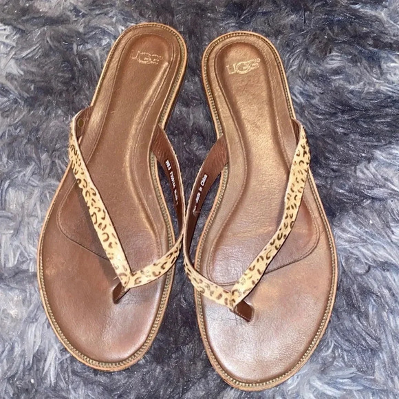 UGGS  Tan leather Slippers - Picture 3 of 9